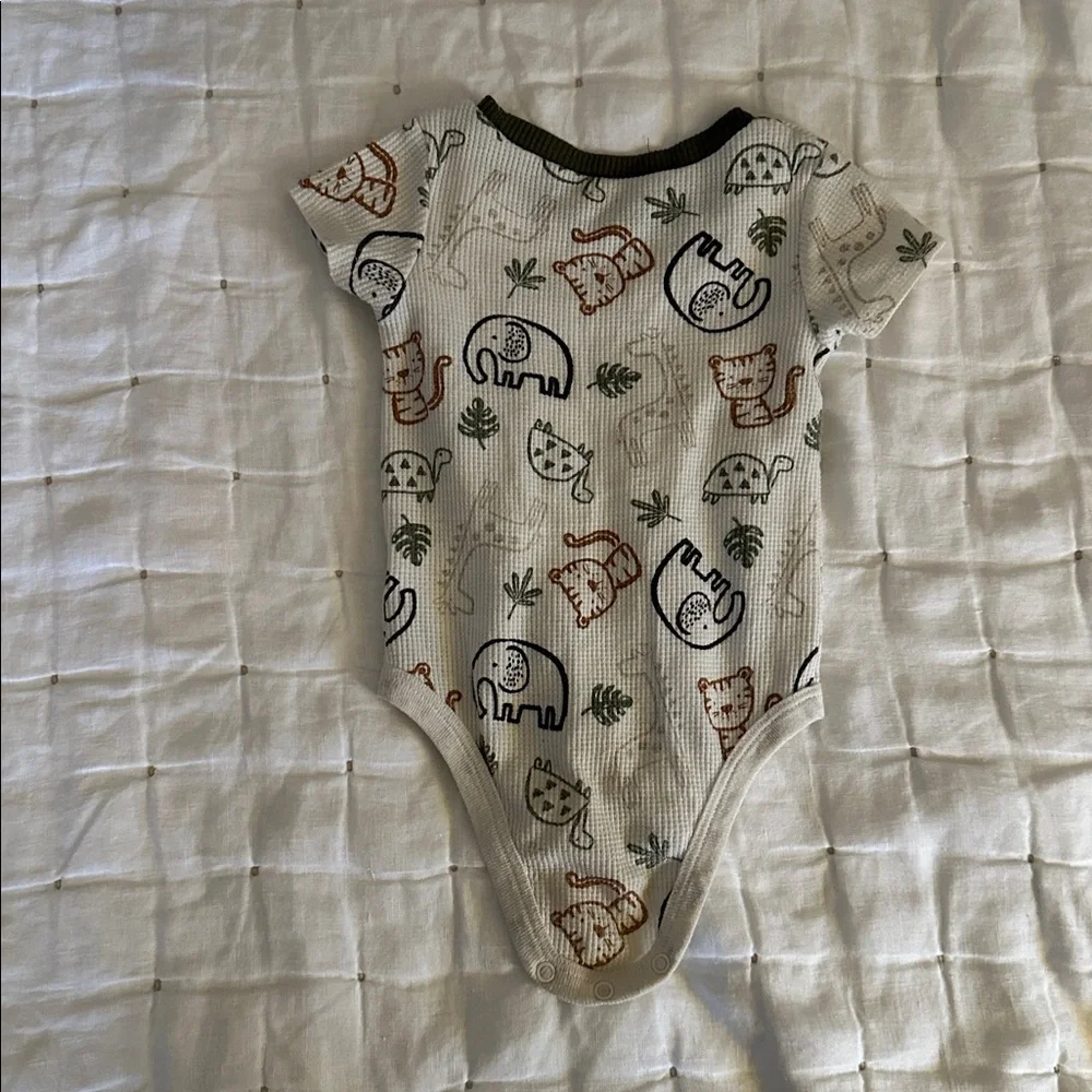11 piece 12mo. Cute Baby Boy Animal themed Clothes (040) - Picture 9 of 16
